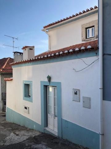 Typical Small House Near Lisbon Oeiras Kültér fotó