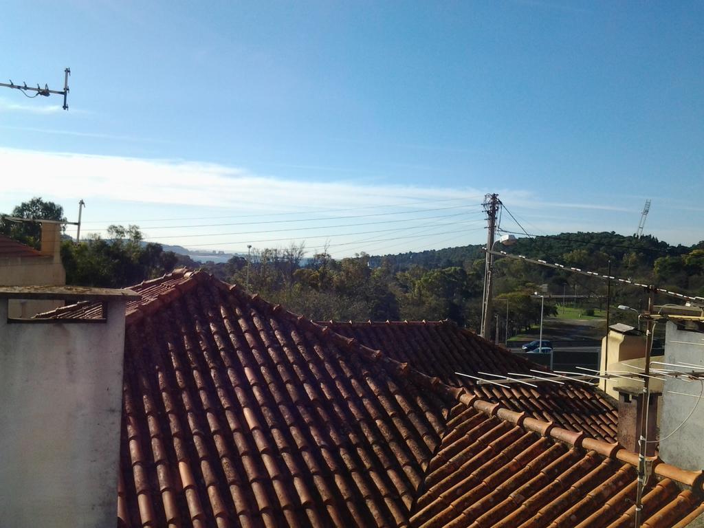 Typical Small House Near Lisbon Oeiras Kültér fotó